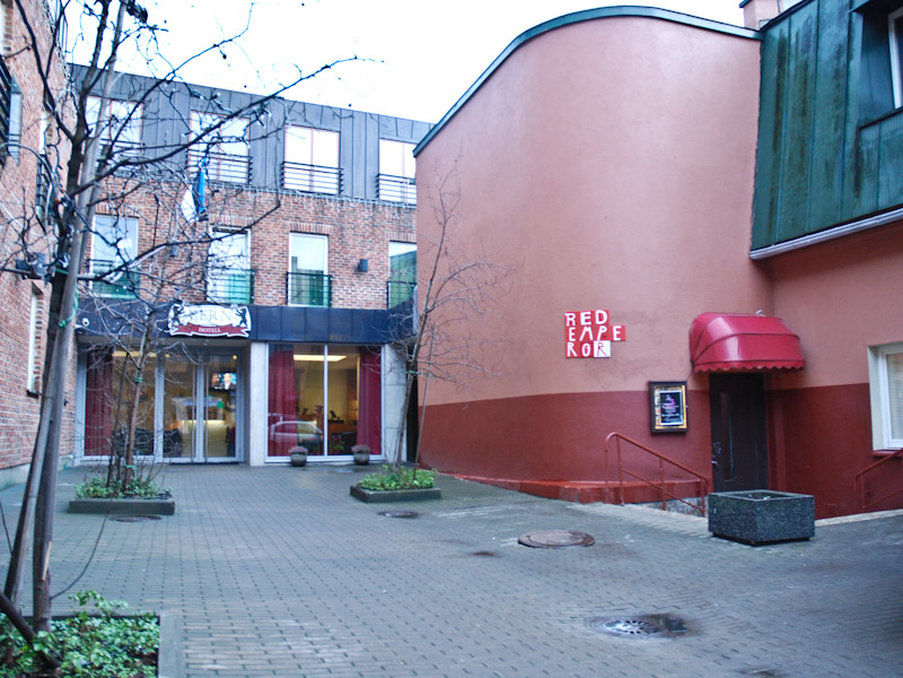 Red Emperor Hostel Tallinn Exterior photo